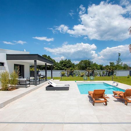 Villa Eni Medulin Sisan Heated Pool Екстер'єр фото