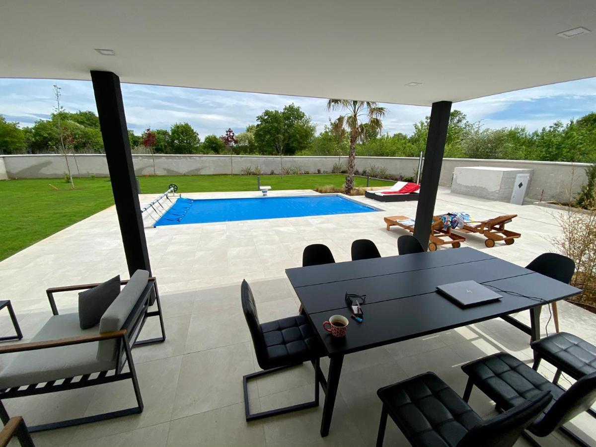 Villa Eni Medulin Sisan Heated Pool Екстер'єр фото