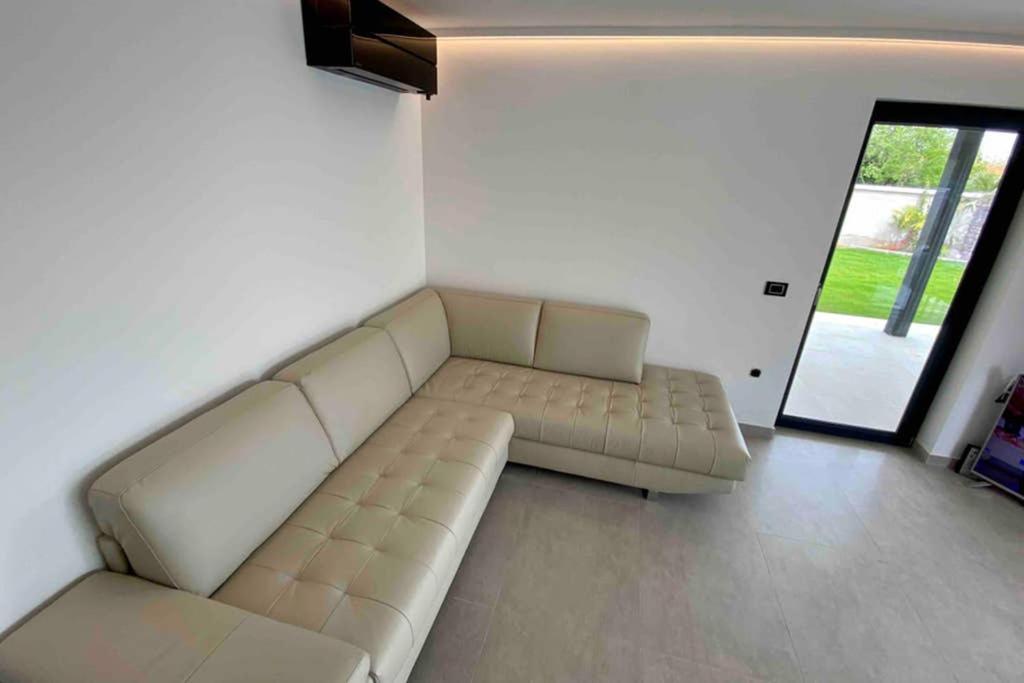 Villa Eni Medulin Sisan Heated Pool Екстер'єр фото