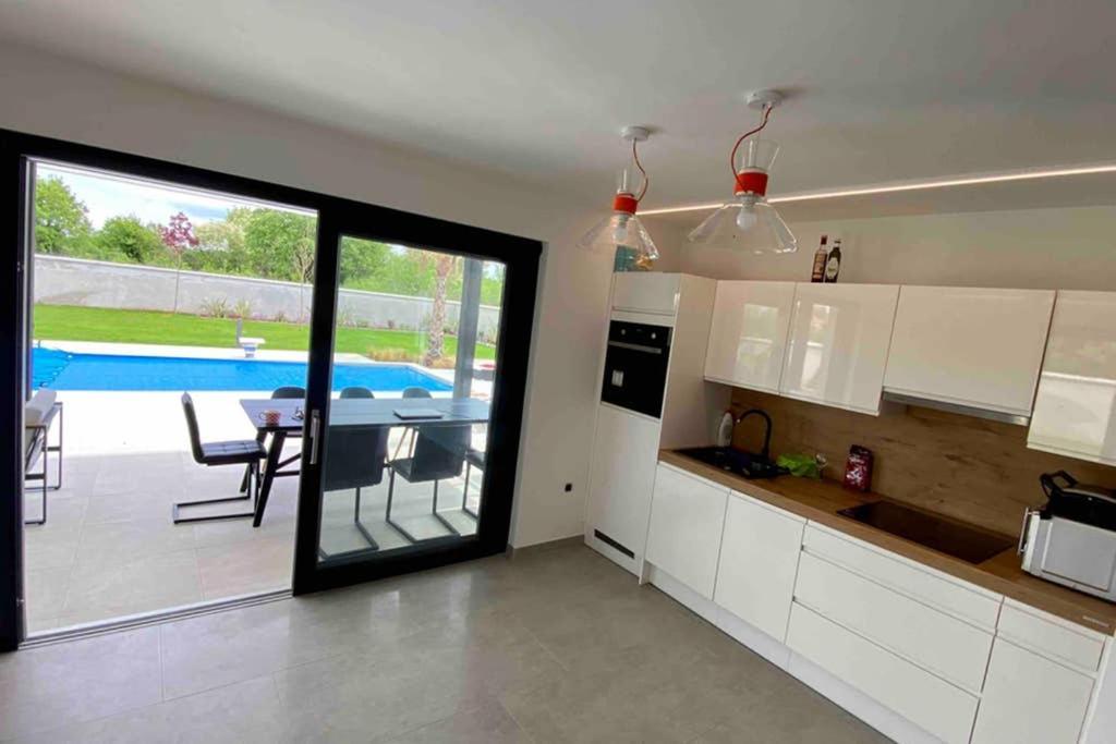 Villa Eni Medulin Sisan Heated Pool Екстер'єр фото