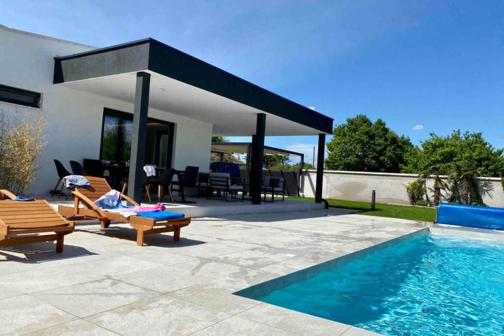 Villa Eni Medulin Sisan Heated Pool Екстер'єр фото
