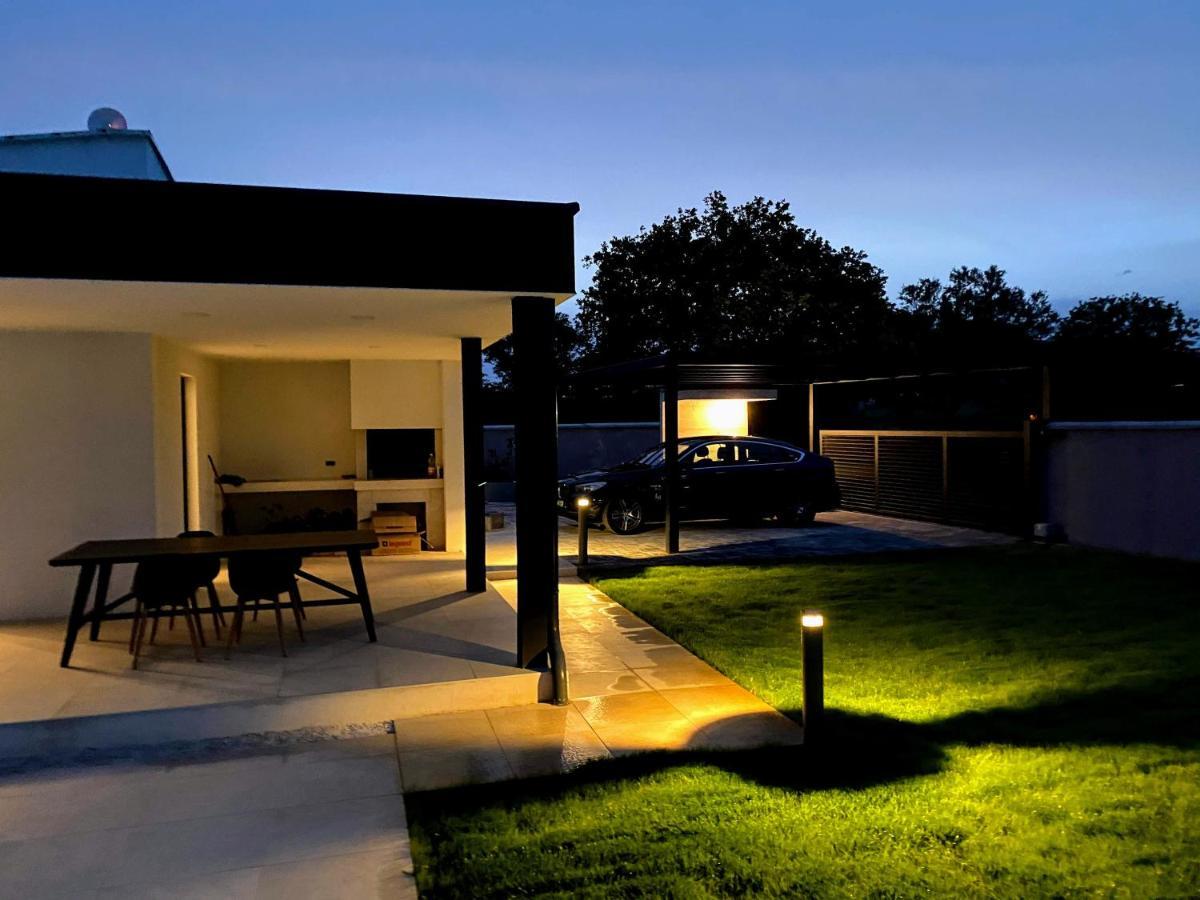 Villa Eni Medulin Sisan Heated Pool Екстер'єр фото